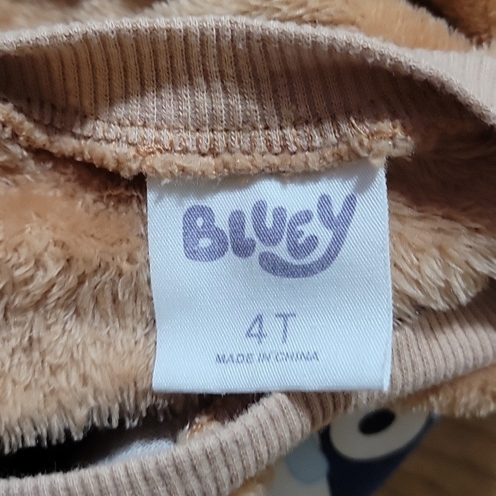 Bluey Sz 4T 'Merry' Holiday Plush Sweatshirt - Picture 6 of 6